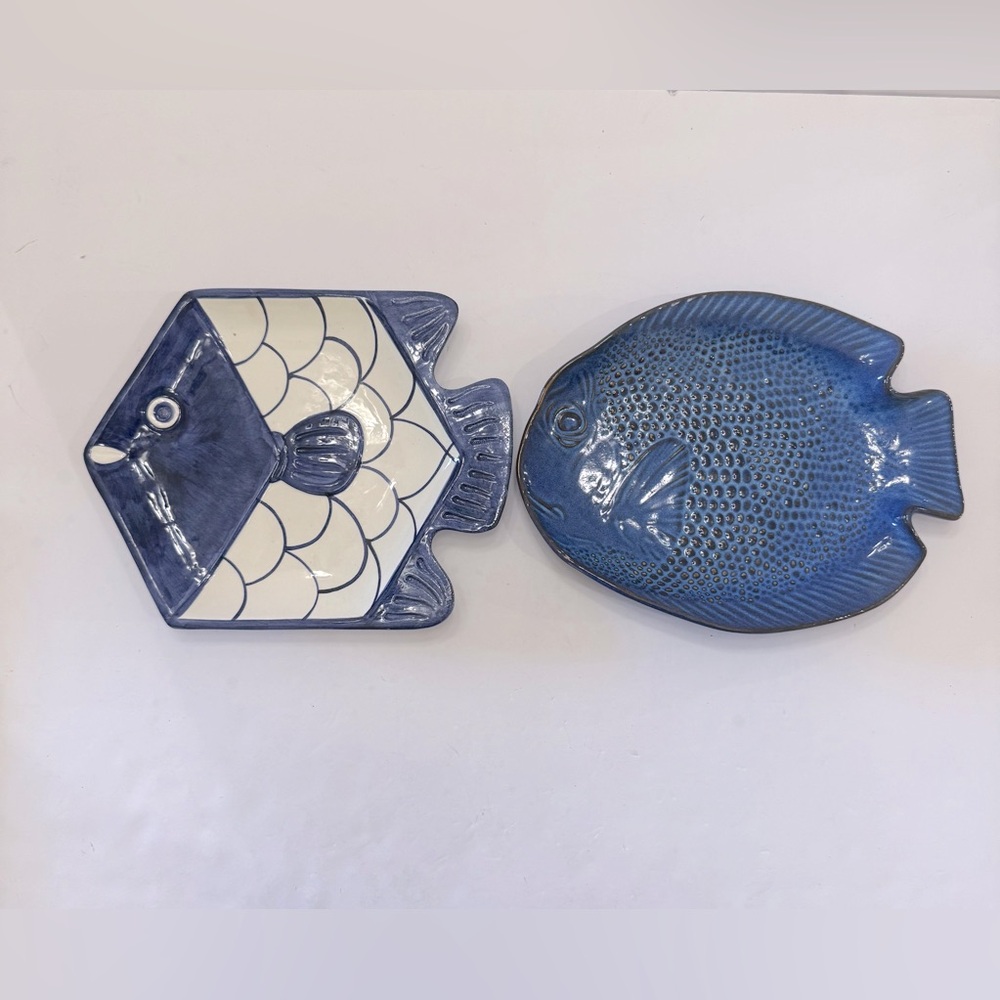 Decorative fish plates (2) blue/white blue /brown